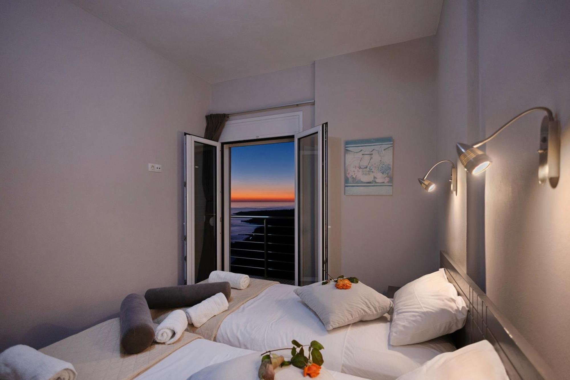 Akrotiri Panorama- Luxury Rental Apartments With Sea View Rodakino Eksteriør billede